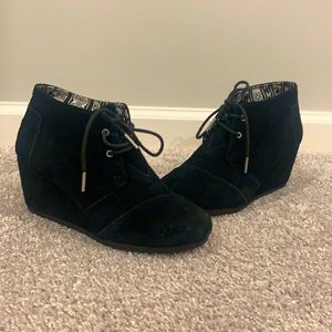 Toms! Lightly worn original price 80$